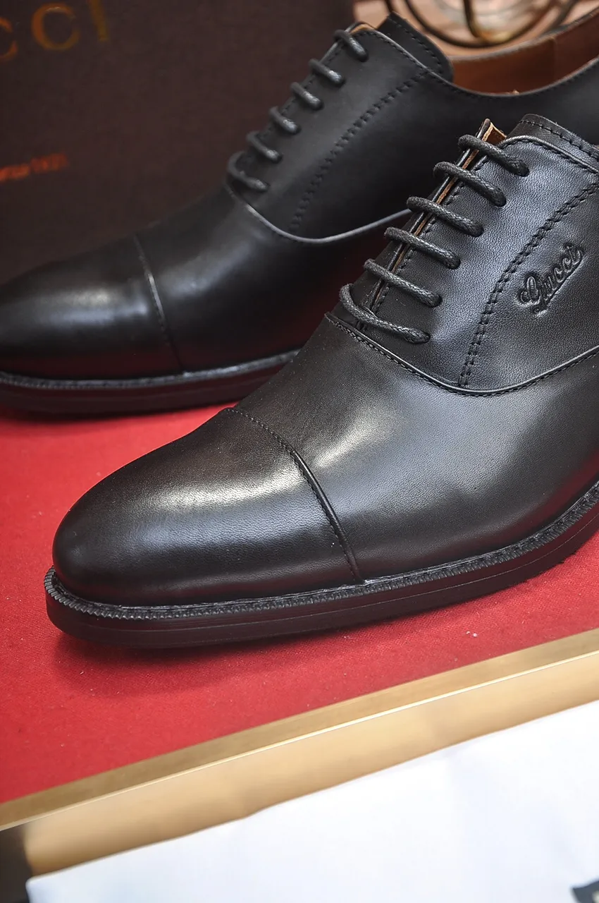 Men's shoes💰440💶Italy's top luxury men's shoe giant [GUCCI] (cowhide lining) has a new arrival🍃Original European style🔰 Pleasant to the eye😍In order to make the shoes more durable and non-deformable🌀The production continues to follow traditional methods but there is still no lack of innovation💪The original cowhide is chosen for the leather♻️ Smooth, natural and extra bright⭐Made of imported cowhide The rich man’s first choice 38-45 (45 customized)